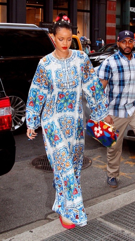 Rihanna miluje rôzne netradičné kabelky.